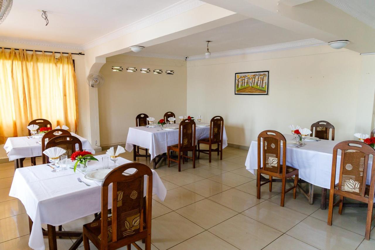 Hotel Melrose Sambava Extérieur photo